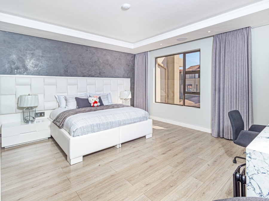 6 Bedroom Property for Sale in Birdwood Estate North West